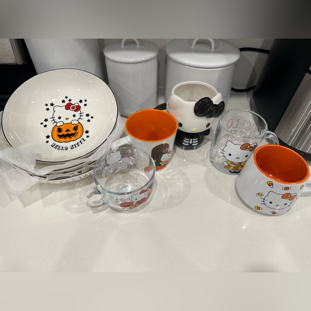 Hello kitty bundle - Picture 3 of 3